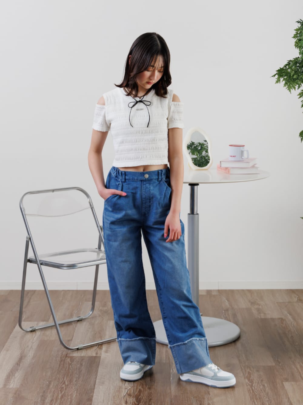 「F.O.Online Store、エフオーオンラインストア(F.O.Online Store)、ALGY、アルジー、キッズコーデ、キッズファッション、女の子、カジュアル、カジュアルコーデ、お出かけコーデ、きれいめカジュアル、デニム、スニーカー、プチプラ、夏服」｜「algyの【接触冷感】デニム折返しワイドパンツ（デニムパンツ、ブルー系）」を使った、F.O.OnlineStoreさん（キッズ・153cm）の夏コーディネートの1枚目の写真