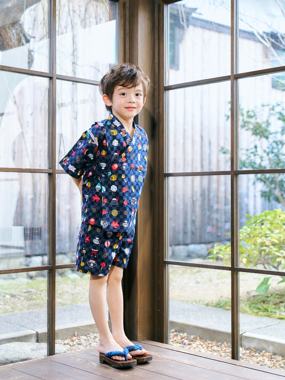 「F.O.Online Store、エフオーオンラインストア(F.O.Online Store)、apres les cours、アプレレクール、キッズコーデ、キッズファッション、男の子、男の子コーデ、浴衣、甚平、総柄、夏コーデ、夏、夏休み、夏祭り」｜「apres les coursの【リンク】アプレのはんなりBOYS甚平（浴衣、ブルー系）」を使った、F.O.OnlineStoreさん（キッズ・110cm）の春コーディネートの1枚目の写真