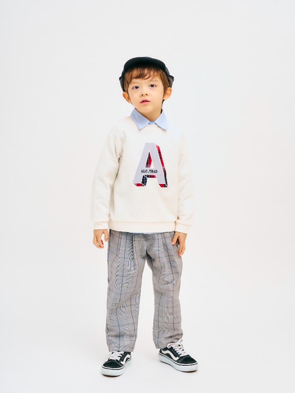 「シャツスタイル、ストライプシャツ、F.O.Online Store、エフオーオンラインストア(F.O.Online Store)、apres les cours、アプレレクール、キッズコーデ、キッズファッション、男の子、ユニセックス、カジュアル、カジュアルコーデ、お出かけコーデ、春コーデ、プチプラ」｜「apres les coursのフォーマルシャツ（シャツ/ブラウス、その他）」を使った、F.O.OnlineStoreさん（キッズ・110cm）の春コーディネートの1枚目の写真