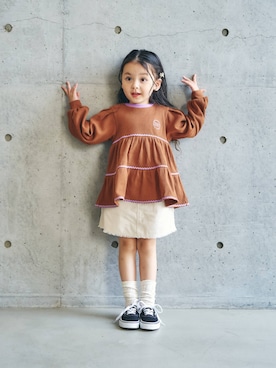 「apres les cours（アプレレクール）の【WEB限定】ワッフルティアードなみなみライン長袖トップス（Tシャツ/カットソー、ブラウン系）」を使った、F.O.OnlineStoreさん（キッズ・110cm）の秋コーディネート