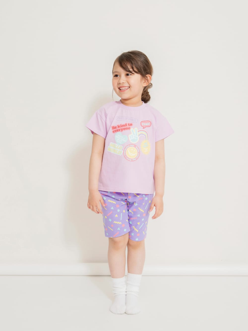「F.O.Online Store、エフオーオンラインストア(F.O.Online Store)、BREEZE、ブリーズ、キッズコーデ、キッズファッション、女の子、カジュアル、カジュアルコーデ、プチプラ、パジャマ、おうちファッション、ハーフパンツ、春夏コーデ、総柄」｜「BREEZEの【ジュニア対応】ワンマイルパジャマ（ルームウェア/パジャマ、ピンク系）」を使った、F.O.OnlineStoreさん（キッズ・110cm）の春コーディネートの1枚目の写真