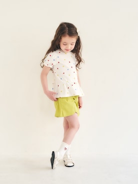 「apres les cours（アプレレクール）のフラワーグルカサンダル（サンダル、ホワイト系）」を使った、F.O.OnlineStoreさん（キッズ・110cm）の春コーディネート