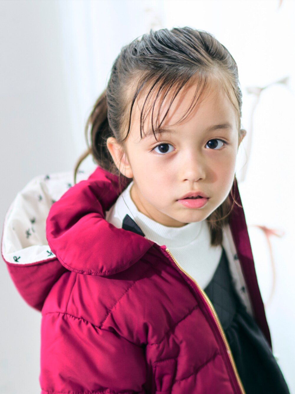 「アプレレクール、apres les cours、F.O.Online Store、エフオーオンラインストア(F.O.Online Store)、キッズコーデ、キッズファッション、アウター、ダウンジャケット、秋冬コーデ、冬コーデ、あったかコーデ」｜「apres les coursのパール付キルトセットアップ_アプレレクールマシェリ（セットアップ、ブラック系）」を使った、F.O.OnlineStoreさん（キッズ・110cm）の秋コーディネートの1枚目の写真