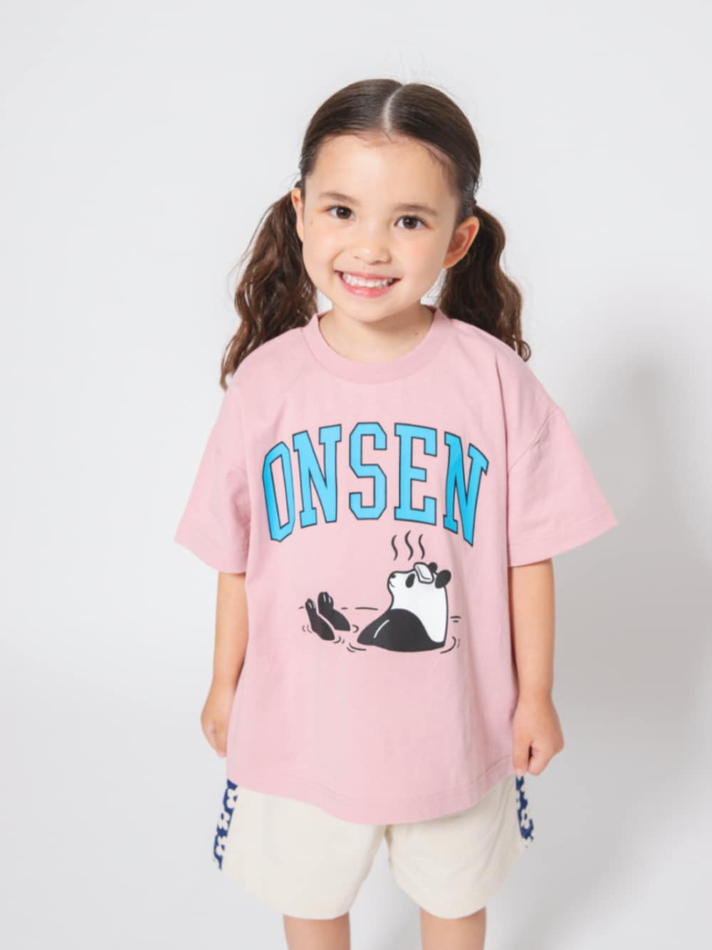 「F.O.Online Store、エフオーオンラインストア(F.O.Online Store)、BREEZE、ブリーズ、キッズコーデ、キッズファッション、女の子、女の子コーデ、ハーフパンツ、夏服、カジュアル、カジュアルコーデ、シンプルコーデ、きれいめカジュアル、通学コーデ」｜「BREEZEの【ジュニア対応】和POPモチーフTシャツ（Tシャツ/カットソー、ピンク系）」を使った、F.O.OnlineStoreさん（キッズ・110cm）の夏コーディネートの1枚目の写真