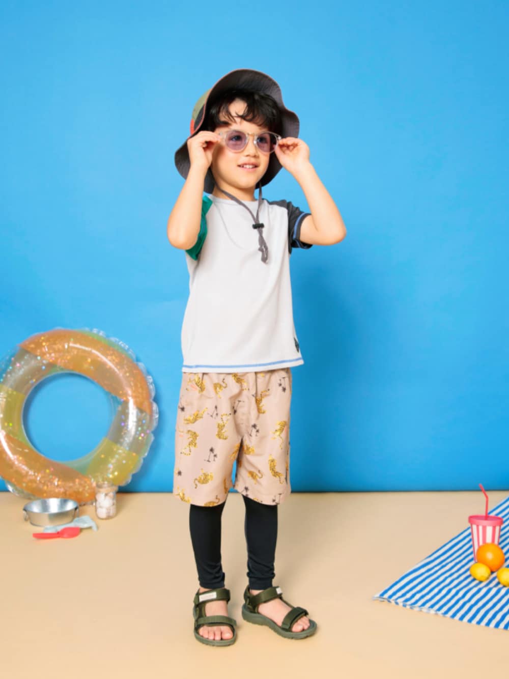 「F.O.Online Store、エフオーオンラインストア(F.O.Online Store)、BREEZE、ブリーズ、キッズコーデ、キッズファッション、男の子、男の子コーデ、水着、ラッシュガード、サンダル、ハット、サングラス、夏休み、プール」｜「BREEZEのアウトドアハット（ハット、その他）」を使った、F.O.OnlineStoreさん（キッズ・110cm）の夏コーディネートの1枚目の写真