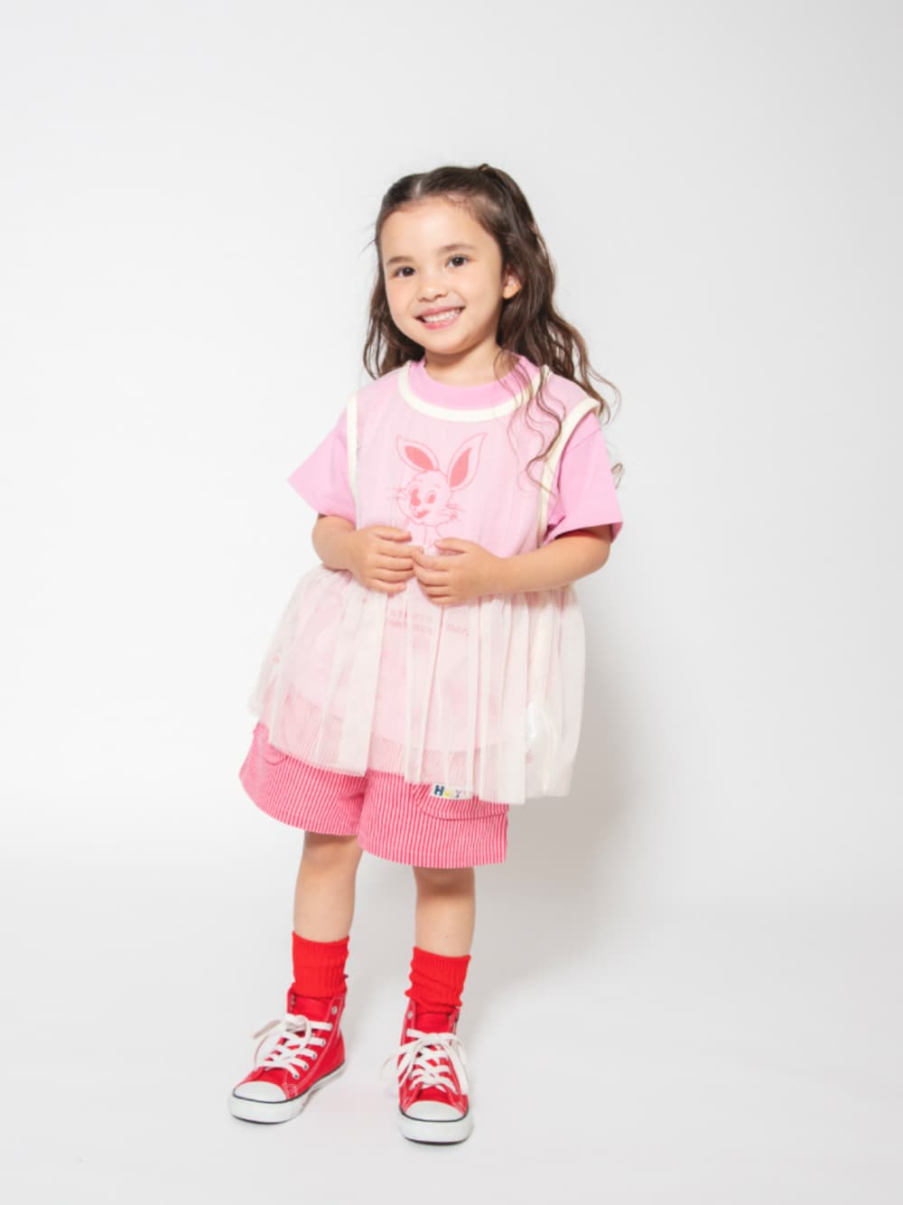 「F.O.Online Store、エフオーオンラインストア(F.O.Online Store)、BREEZE、ブリーズ、キッズコーデ、キッズファッション、女の子、女の子コーデ、シアートップス、Tシャツ、ピンクシャツ、ハーフパンツ、ストライプ、スポーツミックス、お出かけコーデ」｜「BREEZEの【ジュニア対応】ストライプショートパンツ（その他パンツ、ピンク系）」を使った、F.O.OnlineStoreさん（キッズ・110cm）の夏コーディネートの1枚目の写真