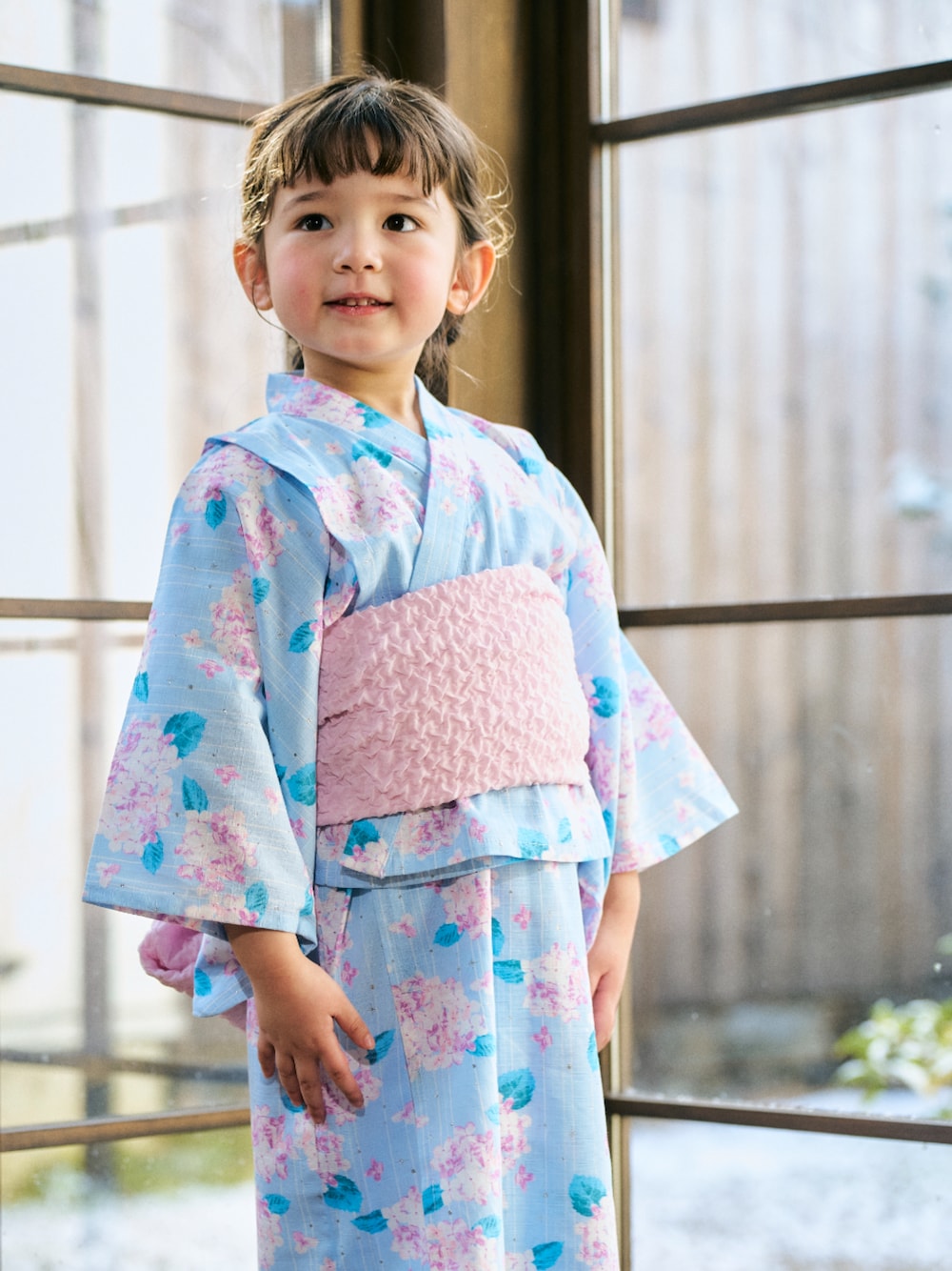 「F.O.Online Store、エフオーオンラインストア(F.O.Online Store)、apres les cours、アプレレクール、キッズコーデ、キッズファッション、女の子、女の子コーデ、夏コーデ、夏、夏休み、夏祭り、浴衣、お出かけコーデ、花柄」｜「apres les coursの【リンク】アプレのはんなり浴衣（浴衣、ブルー系）」を使った、F.O.OnlineStoreさん（キッズ・110cm）の春コーディネートの1枚目の写真