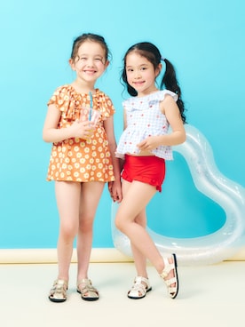 「apres les cours（アプレレクール）の【WEB限定/UVカット】フリルペプラムセパレート水着（水着、ブルー系）」を使った、F.O.OnlineStoreさん（キッズ・110cm）の春コーディネート