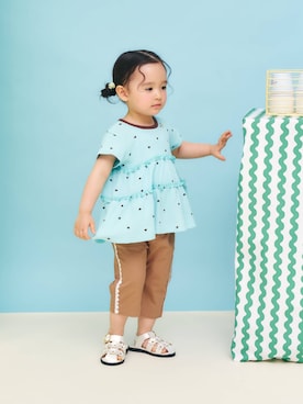 「apres les cours（アプレレクール）のフラワーグルカサンダル（サンダル、ホワイト系）」を使った、F.O.OnlineStoreさん（キッズ・110cm）の夏コーディネート