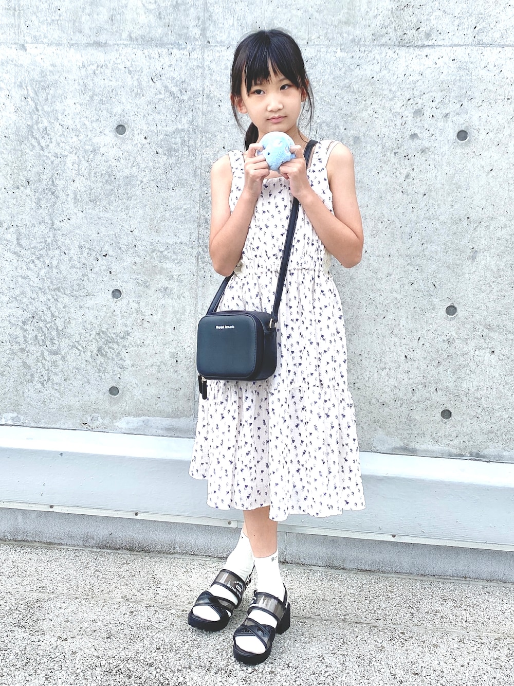 「キッズファッション、ザラキッズ、ZARA KIDS、ZARAコーデ、ZARA、夏コーデ、GWコーデ、お洒落さんとつながりたい、キッズ、小学生女子、小学生コーデ」｜「ヒラキのアイテム（サンダル、ブラック系）」を使った、MION&KANONさん（キッズ・90cm）の春コーディネートの1枚目の写真