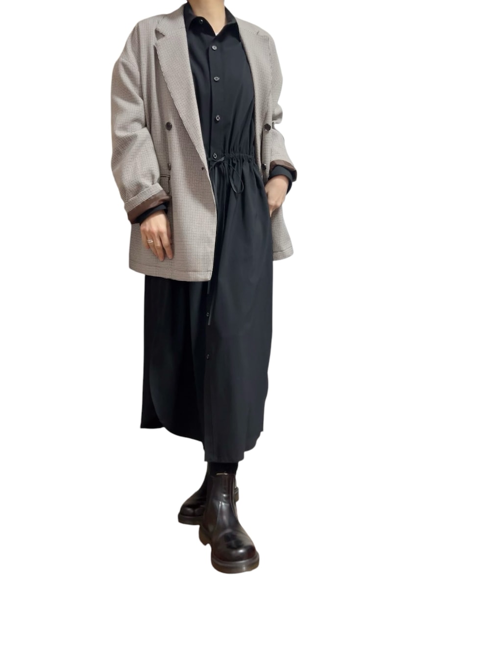 「シャツワンピ、ジャケット、オーバーサイズ、ブーツ、Dr.Martens、サイドゴアブーツ」｜「FREAK'S STOREのテックウーリーセットアップ（セットアップ、その他）」を使った、mmmmm000 _styleさん（レディース・161cm）の冬コーディネートの1枚目の写真