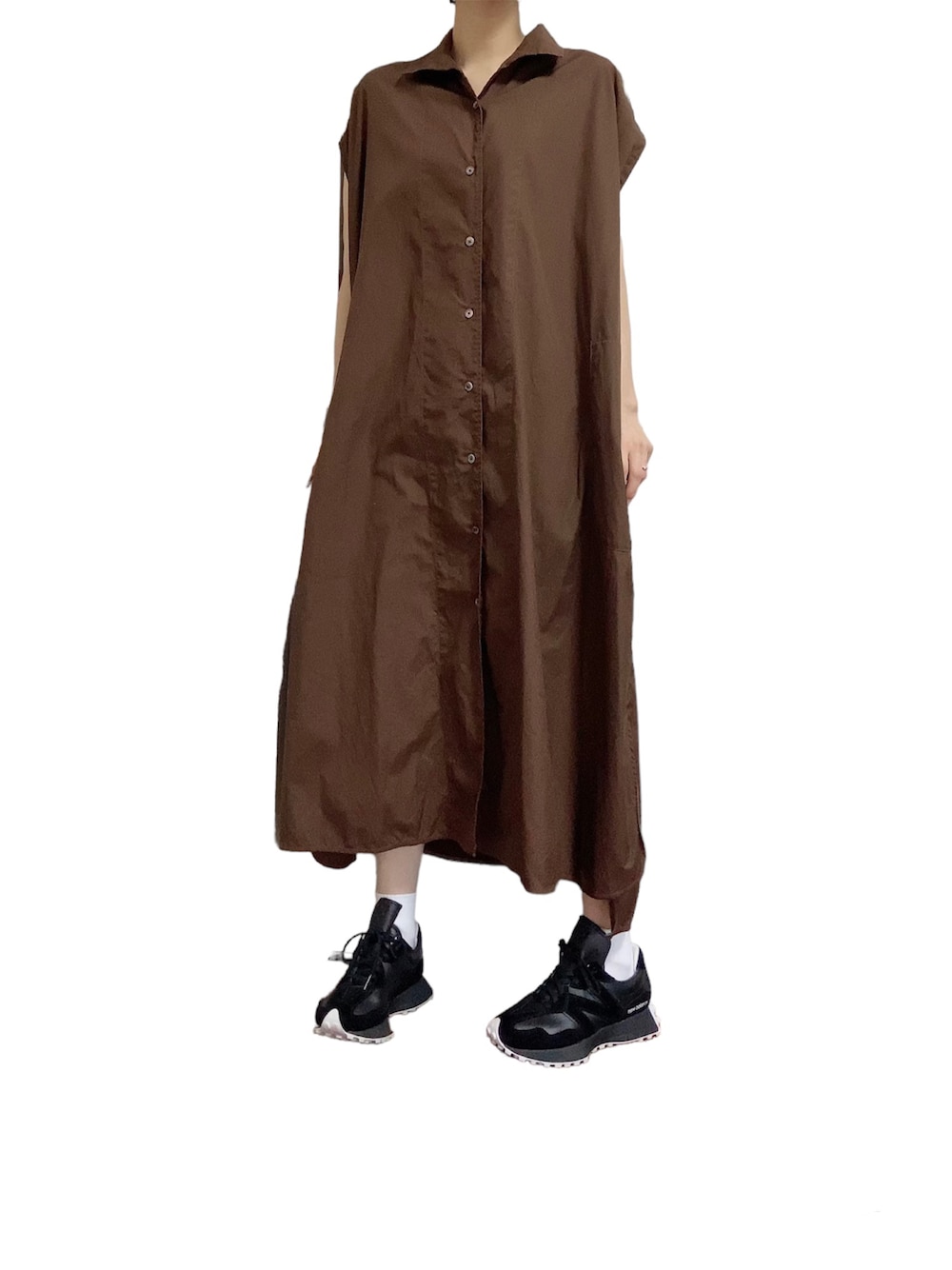 「シャツワンピ、ワンピース、ロングワンピース、スニーカー、スニーカーコーデ、New Balance、united arrows」｜「TICCAの別注＜TICCA（ティッカ）＞ フレンチスリーブ ワンピース†（シャツワンピース、ブラウン系）」を使った、mmmmm000 _styleさん（レディース・161cm）の夏コーディネートの1枚目の写真