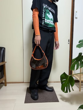 「MOUSSY（マウジー）のPVC HOBO バッグ（ハンドバッグ、オレンジ系）」を使った、無我藤子さん（メンズ・172cm）の秋コーディネート