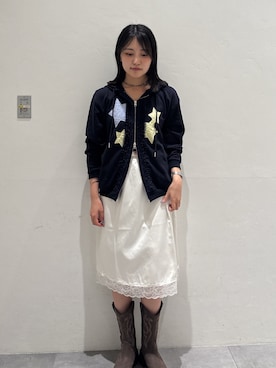 「w closet（ダブルクローゼット）のサテンレーススカート（スカート、ホワイト系）」を使った、kotwcloさん（レディース・166cm）の秋コーディネート