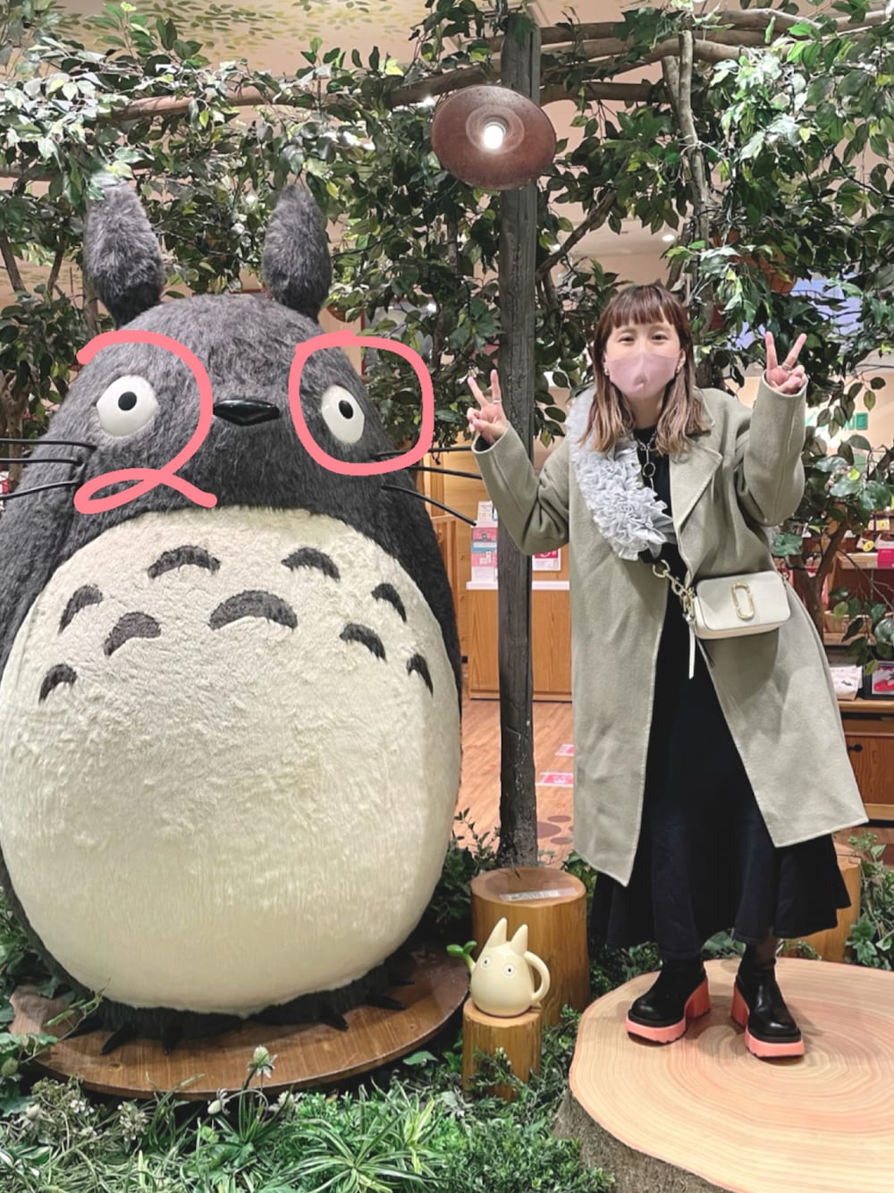 「冬コーデ、お出かけコーデ、カジュアルコーデ、カジュアル、休日コーデ、お洒落さんとつながりたい、おしゃれさんと繋がりたい、ootd、ロングスカート、ワンピース、ブーツ」｜「Marc by Marc Jacobsのアイテム（バッグ、ホワイト系）」を使った、えりんこりにすたさん（レディース・156cm）の冬コーディネートの1枚目の写真