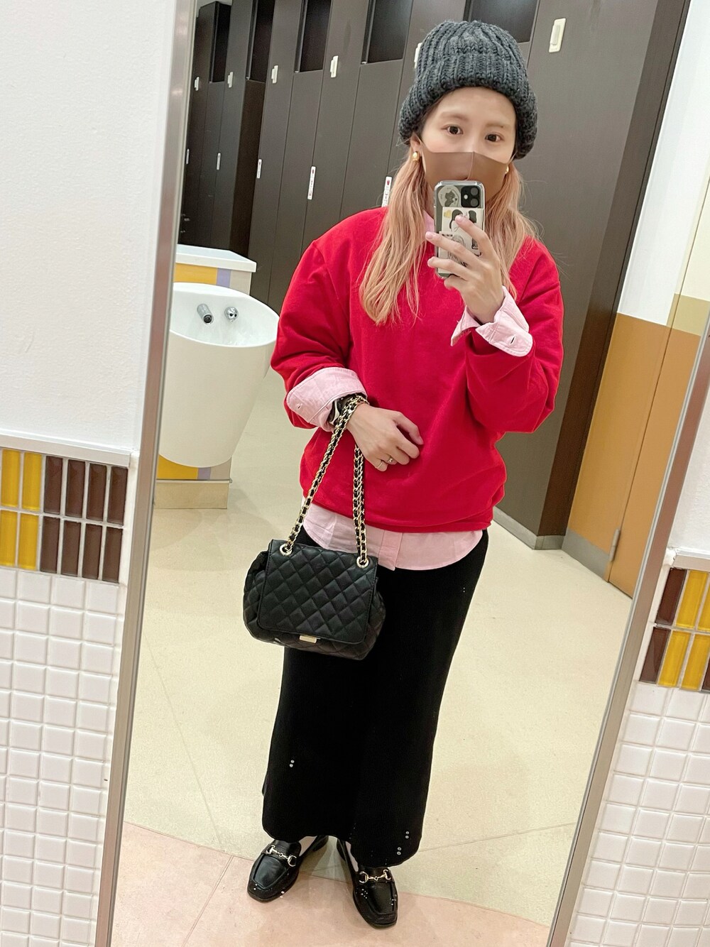 「カジュアルコーデ、今日のコーデ、休日スタイル、お洒落さんとつながりたい、おしゃれさんと繋がりたい、ootd、冬コーデ、休日コーデ」｜「MADEMOISELLE ROPE'のクラシックチェーンショルダーバッグ（ショルダーバッグ、ブラック系）」を使った、えりんこりにすたさん（レディース・156cm）の冬コーディネートの1枚目の写真
