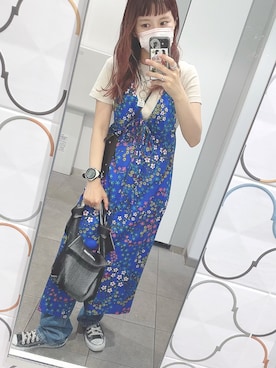 「UNIQLO（ユニクロ）のハイライズワイドストレートジーンズ（デニムパンツ）」を使った、えりんこりにすたさん（レディース・156cm）の夏コーディネート