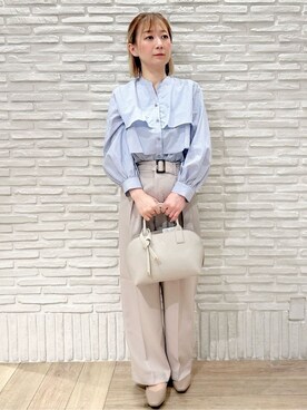 「index（インデックス）のフリルキーネックシャツ【洗濯機OK/イージーアイロン/防シワ】《XS～LL/7col》（シャツ/ブラウス、ブルー系）」を使った、YOSHIMIさん（レディース・157cm）の春コーディネート