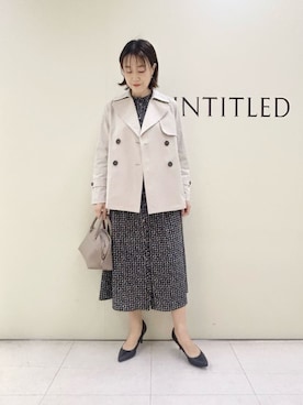 「UNTITLED（アンタイトル）の【定番人気/はっ水/洗える】タスランショートトレンチコート（トレンチコート、グレー系）」を使った、Mikiさん（レディース・160cm）の春コーディネート