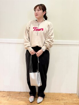 「SHOO・LA・RUE（シューラルー）の【洗える/S-LL/ちくちくしにくい】大人のための ロゴ入りスウェットライクニット（ニット/セーター、ベージュ系）」を使った、ハチさん（レディース・156cm）の冬コーディネート