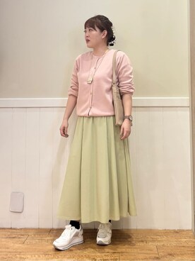 「SHOO・LA・RUE（シューラルー）の【洗濯機可/S-LL】上品な金ボタン もちっとやわらか クルーネックカーディガン（カーディガン/ボレロ、ピンク系）」を使った、ハチさん（レディース・156cm）の冬コーディネート