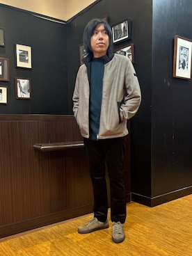 「TAKEO KIKUCHI（タケオキクチ）のサイドゴアストレッチコーデュロイパンツ（スラックス、ブラック系）」を使った、moritaさん（メンズ・168cm）の秋コーディネート