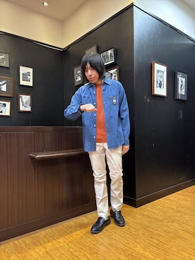 「TAKEO KIKUCHI（タケオキクチ）の【BOWLER HAT LABEL】Tエンブレム デニムシャツ（シャツ/ブラウス、ブルー系）」を使った、moritaさん（メンズ・168cm）の冬コーディネート