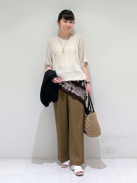 「INDIVI（インディヴィ）のリネン調ペーズリースカーフ（バンダナ/スカーフ、ブラウン系）」を使った、tsuyuさん（レディース・162cm）の春コーディネート