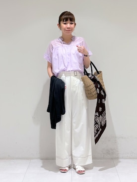 「INDIVI（インディヴィ）のリネン調ペーズリースカーフ（バンダナ/スカーフ、ブラウン系）」を使った、tsuyuさん（レディース・162cm）の春コーディネート