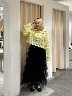 「w closet（ダブルクローゼット）の透かし編みフリルニット（パーカー、イエロー系）」を使った、Asakaさん（レディース・157cm）の春コーディネート