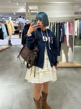 「w closet（ダブルクローゼット）のパッチワークパーカー（パーカー、ブルー系）」を使った、Asakaさん（レディース・157cm）の春コーディネート