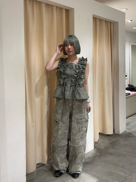 「w closet（ダブルクローゼット）の【6色展開/無地・チェック柄】フリフリノースリブラウス（シャツ/ブラウス、グリーン系）」を使った、Asakaさん（レディース・157cm）の春コーディネート