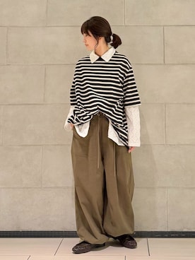 「JOURNAL STANDARD LUXE（ジャーナルスタンダード　ラックス）のバフワッシャー ベイカーパンツ（その他パンツ、グリーン系）」を使った、ATさん（レディース・155cm）の夏コーディネート
