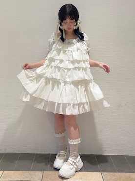 「merry jenny（メリージェニー）のpetit flower pure neck tee（Tシャツ/カットソー、ホワイト系）」を使った、rinoさん（レディース・147cm）の春コーディネート