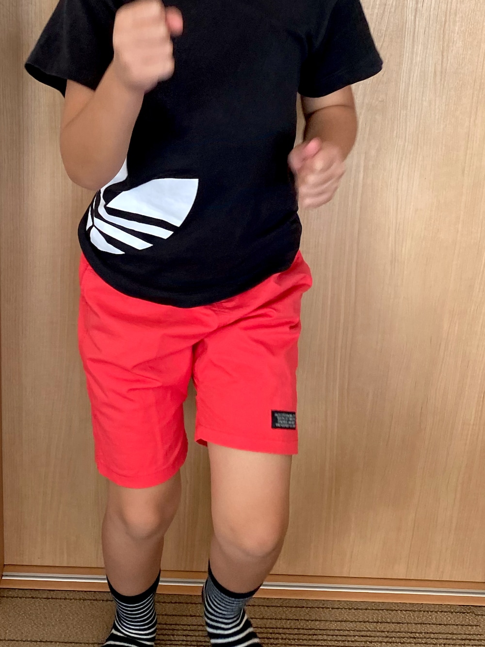 「学校コーデ、adidas」｜「adidasのアイテム（Tシャツ/カットソー、ブラック系）」を使った、a_rさん（レディース・158cm）の秋コーディネートの1枚目の写真