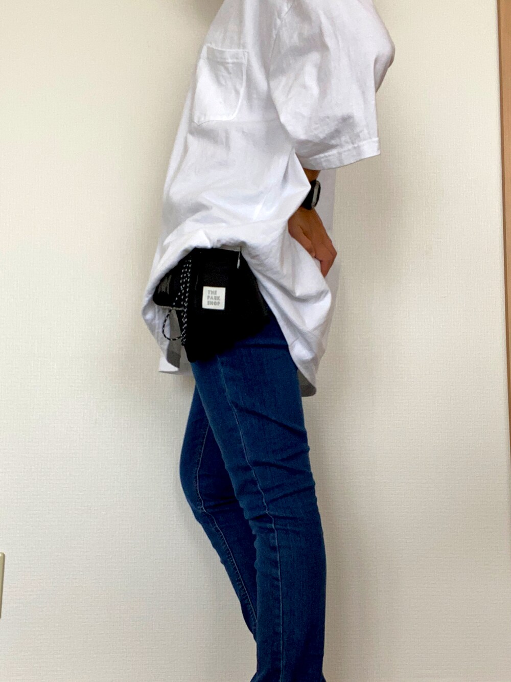 「白Tシャツ」｜「KBFのアイテム（デニムパンツ、ブルー系）」を使った、a_rさん（レディース・158cm）の夏コーディネートの1枚目の写真