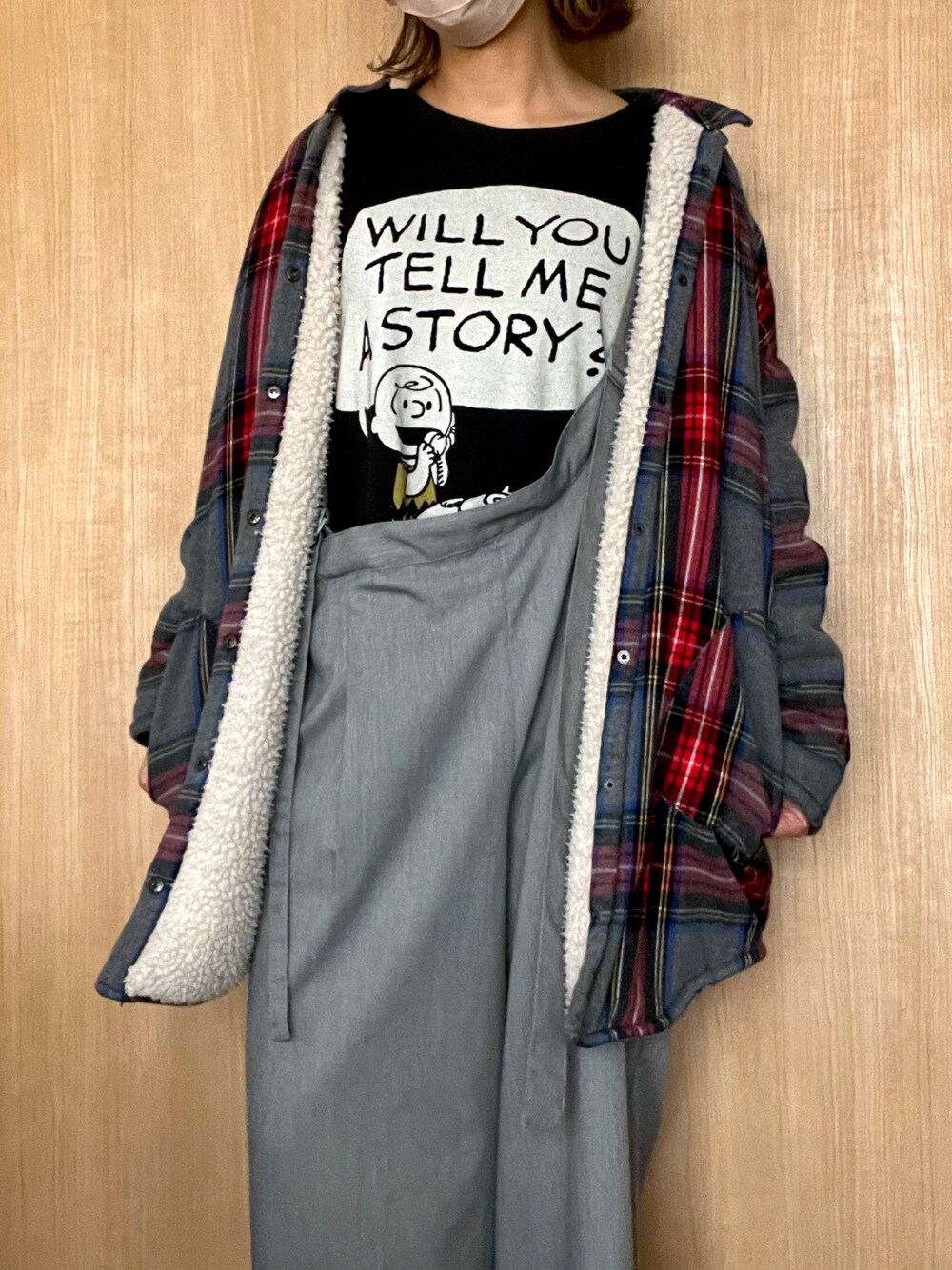 「オトナカジュアル、冬コーデ、チェック、UNIQLO、ラクチンコーデ」｜「antiquaのアシメワイドサロペ（サロペット/オーバーオール、グレー系）」を使った、a_rさん（レディース・158cm）の冬コーディネートの1枚目の写真