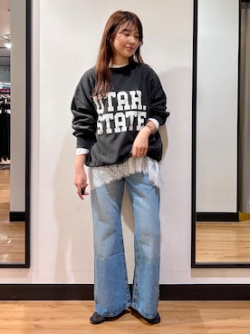 「HONEYSUCKLE ROSE（ハニーサックルローズ）の《腰回りカバー》裾レースロゴロンT（Tシャツ/カットソー、グレー系）」を使った、yukinoさんの秋コーディネート