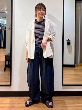 「Right-on（ライトオン）のHONEYSUCKLE ROSE(ハニーサックルローズ)マルチボーダータイトＴシャツ（Tシャツ/カットソー、ブルー系）」を使った、池元ゆき乃さんの夏コーディネート