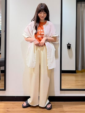 「Right-on（ライトオン）のカットジャガードパンツ（その他パンツ、ベージュ系）」を使った、池元ゆき乃さんの夏コーディネート