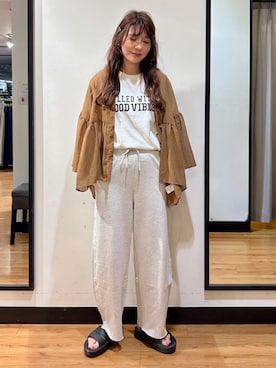 「Right-on（ライトオン）のHONEYSUCKLE ROSE(ハニーサックルローズ)アソートグラフィックＴシャツ（Tシャツ/カットソー、ホワイト系）」を使った、池元ゆき乃さんの夏コーディネート