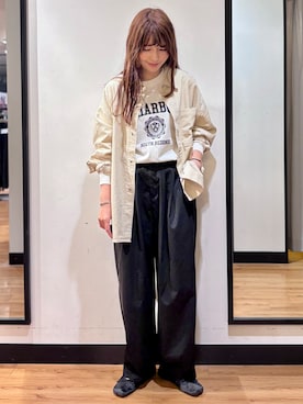 「HONEYSUCKLE ROSE（ハニーサックルローズ）のコーデュロイビッグシャツ（シャツ/ブラウス、ホワイト系）」を使った、yukinoさんの秋コーディネート