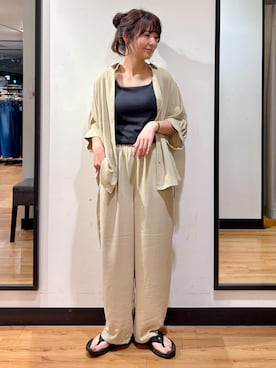 「Right-on（ライトオン）のHONEYSUCKLE ROSE(ハニーサックルローズ)ハーフスリーブドレープシャツ（シャツ/ブラウス、ベージュ系）」を使った、池元ゆき乃さんの夏コーディネート