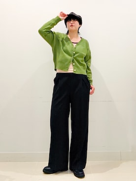 「ITEMS URBANRESEARCH(アイテムズ アーバンリサーチ)のスウェットライクVネックカーディガン(カーディガン/ボレロ、グリーン系)」を使った、あーちゃんさん(レディース・170cm)の秋コーディネート