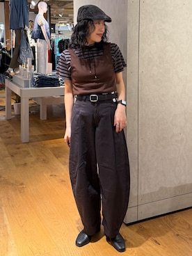「SOMETHING（サムシング）のSOMETHING(サムシング)サマータックカーブパンツ（その他パンツ、グレー系）」を使った、MIKAさんの夏コーディネート