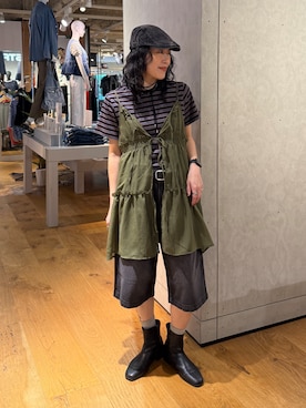 「Right-on（ライトオン）のRefurbish(リファービッシュ)デニムイージーショートパンツ（その他パンツ、ブラック系）」を使った、MIKAさんの夏コーディネート