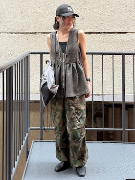 「Refurbish（リファービッシュ）のイージーカーゴパンツ（その他パンツ、グリーン系）」を使った、MIKAさん（レディース・159cm）の夏コーディネート