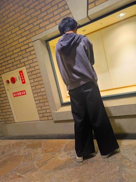 「アイテム（パーカー）」を使った、青木亮さん（メンズ・175cm）の秋コーディネート