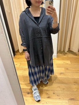「URBAN RESEARCH DOORS（アーバンリサーチドアーズ）の『WEB/一部店舗限定カラー』ラミーコットンビックシャツ（シャツ/ブラウス、グレー系）」を使った、ふくおかさんさん（レディース・155cm）の春コーディネート