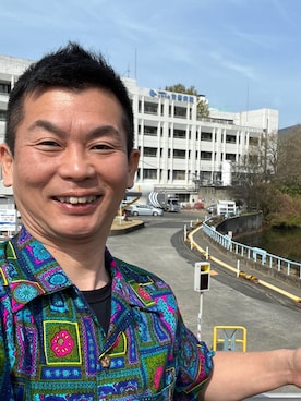 「no brand（ノーブランド）のアイテム（シャツ/ブラウス、ブルー系）」を使った、新村 浩明さん（メンズ・167cm）の春コーディネート